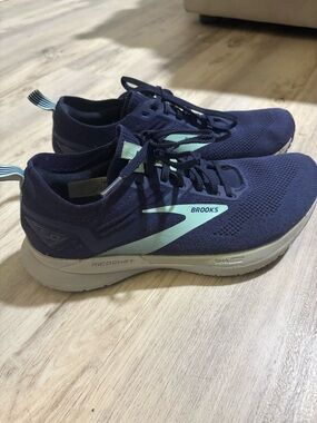 Brooks Ricochet 3 Size 8.5 Woman Running Sneakers Blue
